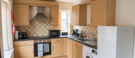 City Apartment | Private kitchen | Full-size fridge, microwave, oven, stovetop