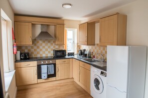 城市公寓 | 私人厨房 | 大冰箱、微波炉、烤箱、炉灶