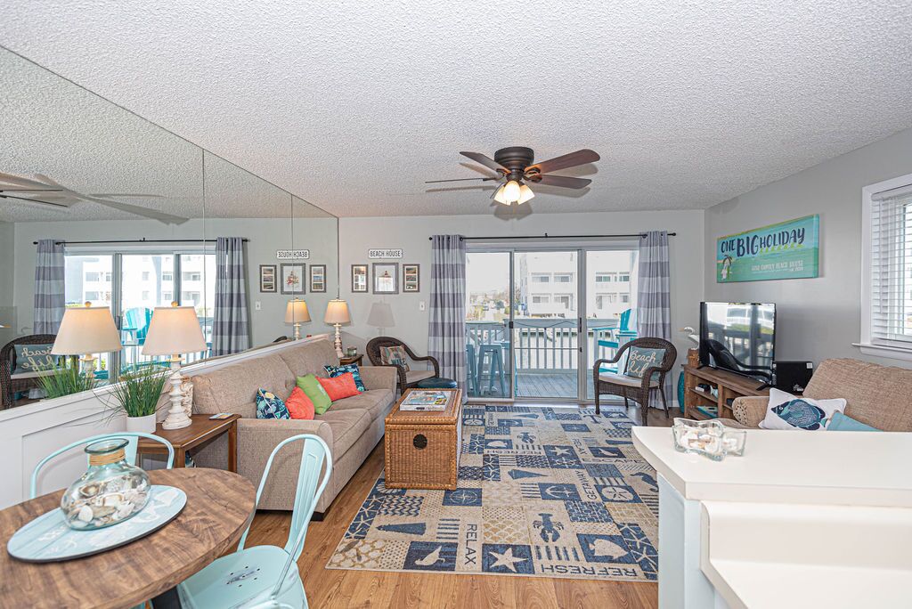Cute, Upscale 1-bedroom Luxury Condo With Free Wifi, An Outdoor Pool, And A Gorgeous View Of The Canal Located Uptown On The Bay Water! - Ocean City, MD