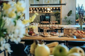 Buffet déjeuner (16 EUR par personne)