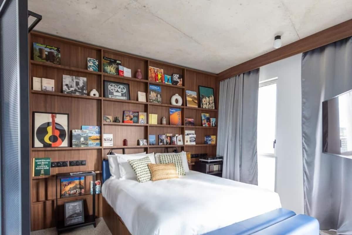 Ropa de cama de alta calidad y camas con pillow-top