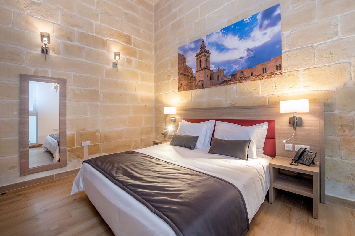 Basic szoba | Íróasztal, ingyenes wifi és ágynemű