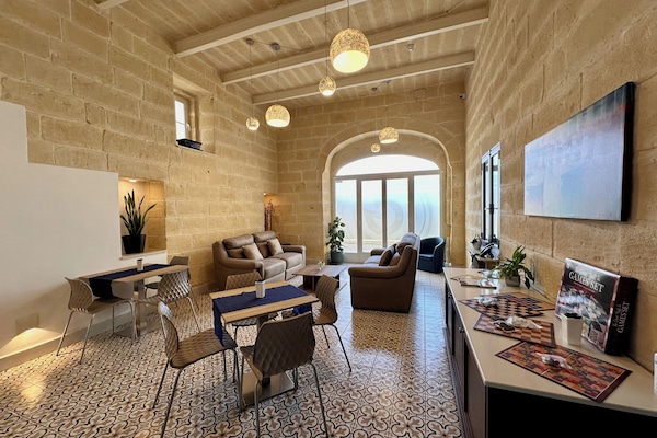 Een 32-inch smart-tv met kabelzenders en een televisie