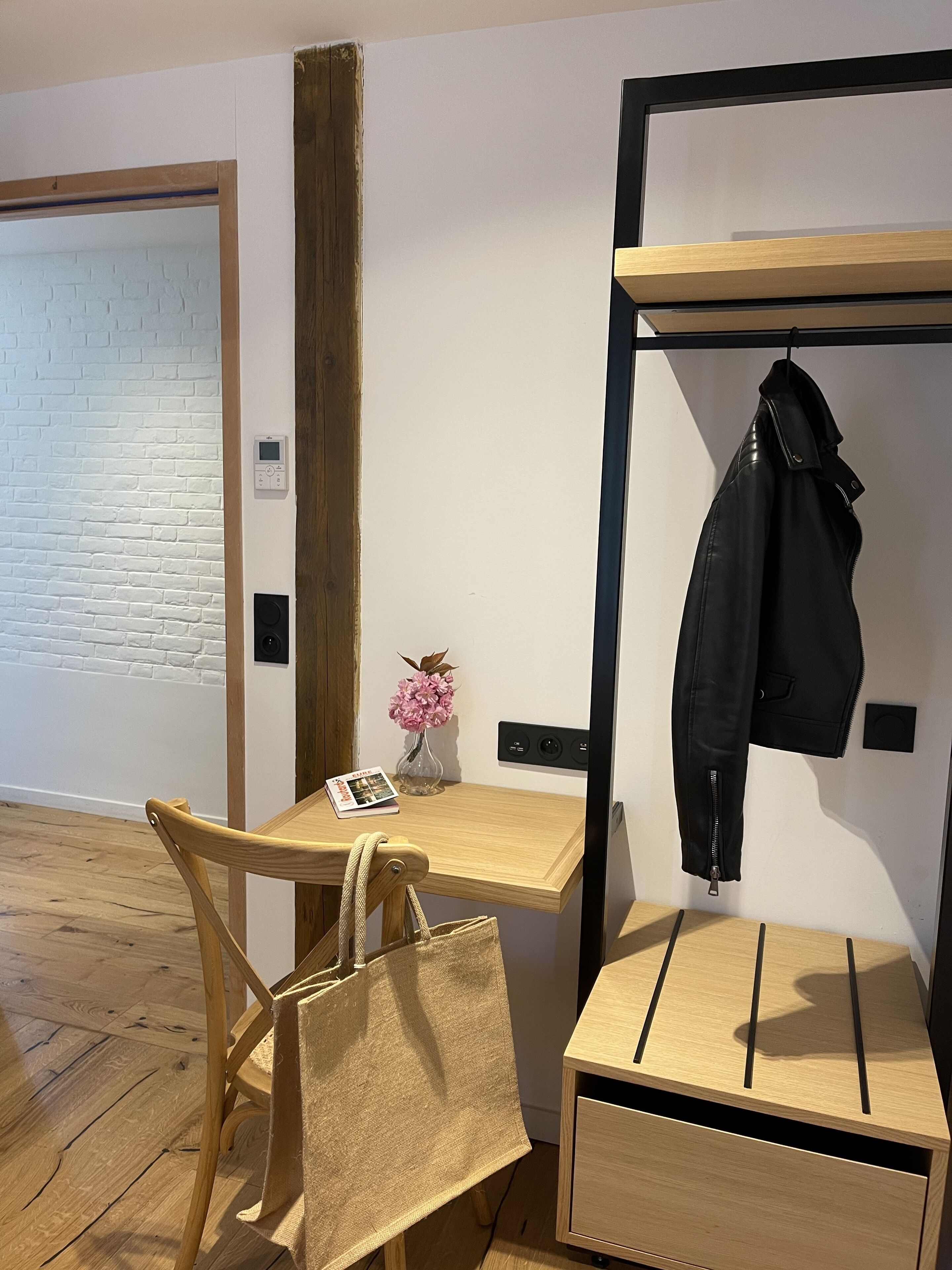 特色装修、办公桌、隔音、熨斗/熨板