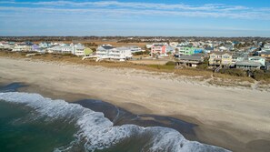 Una spiaggia nelle vicinanze