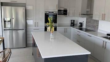 KylskÄp, mikrovÄgsugn, ugn och spishÀll