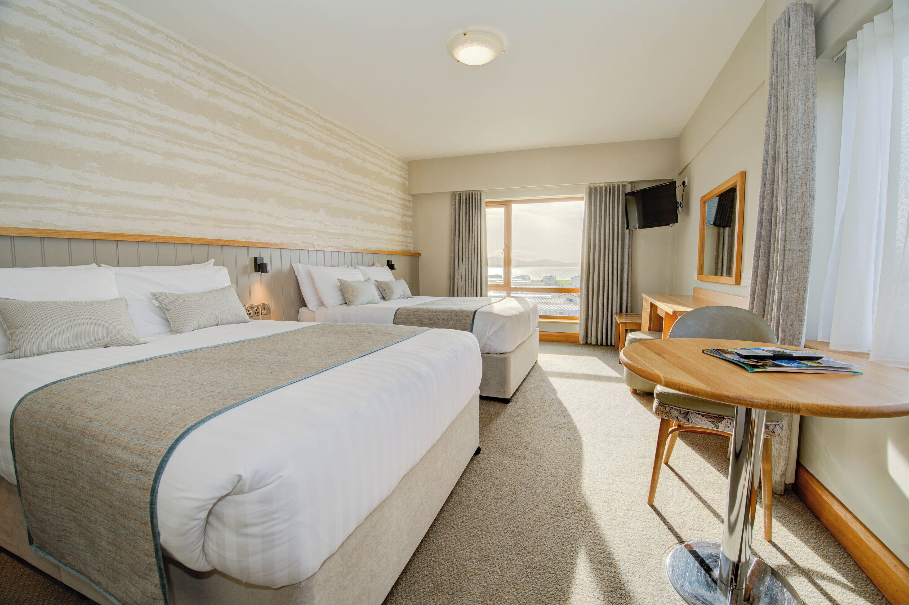 Habitación estándar doble | Escritorio, cortinas opacas, tabla de planchar con plancha y wifi gratis