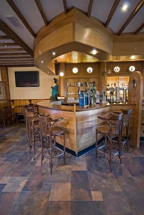 Bar (trong khuôn viên)