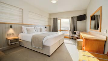 Classic Double Room | Desk, blackout drapes, iron/ironing board, free WiFi