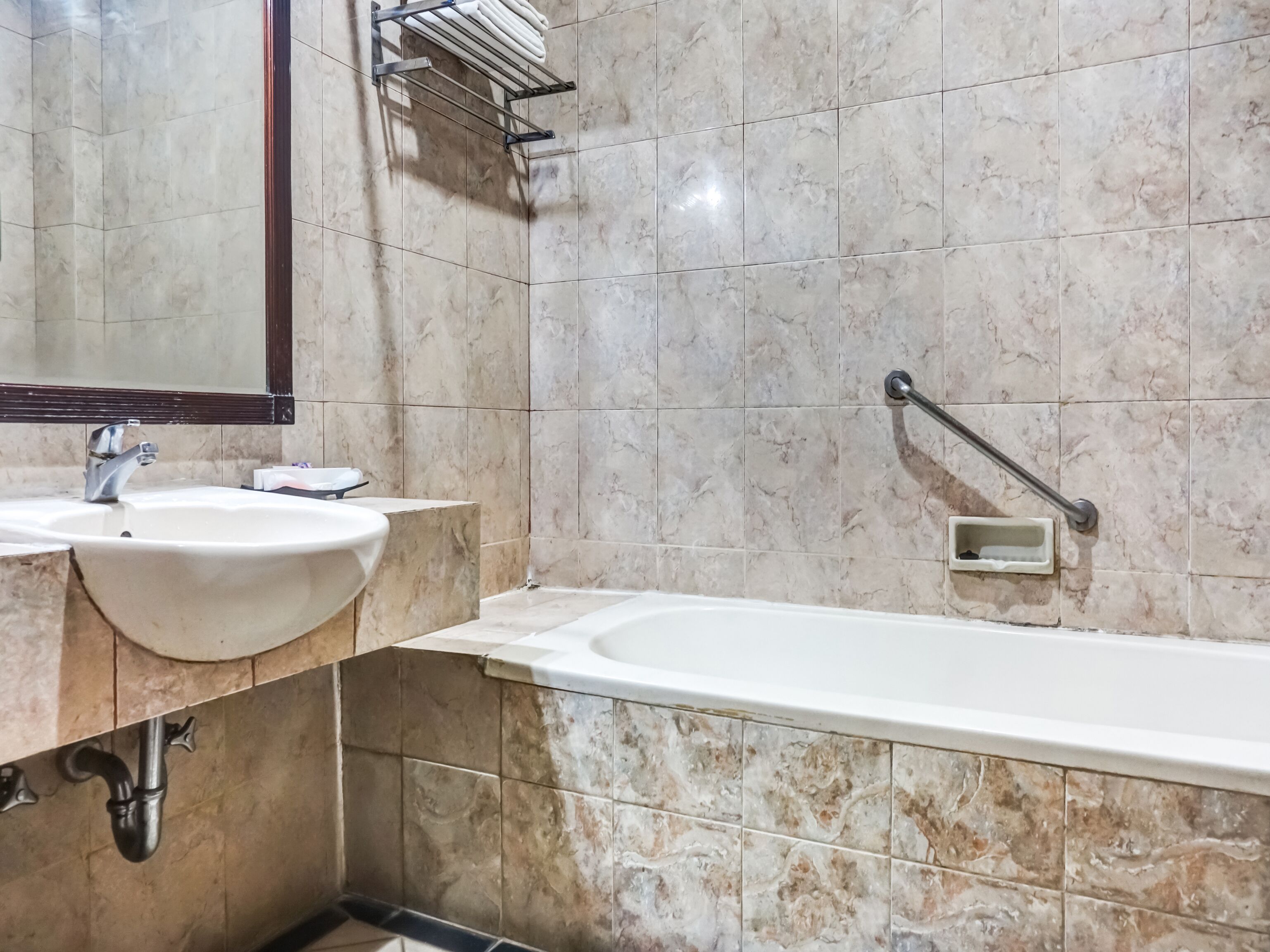deluxe twin room | bathroom | shower, towels, toilet paper