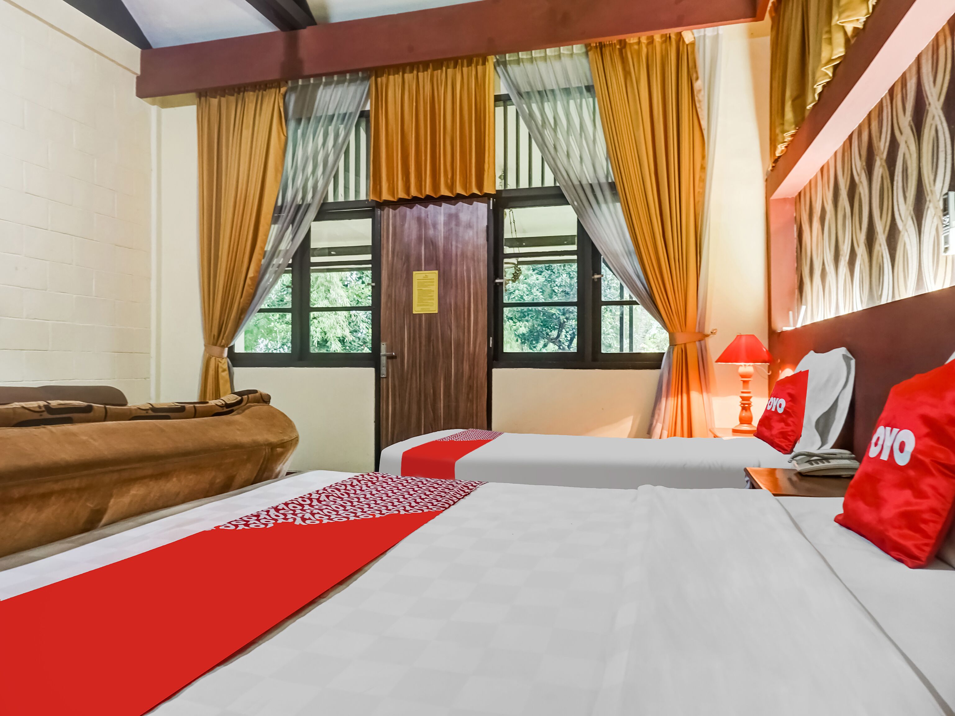 family studio suite | desk, free wifi, bed sheets