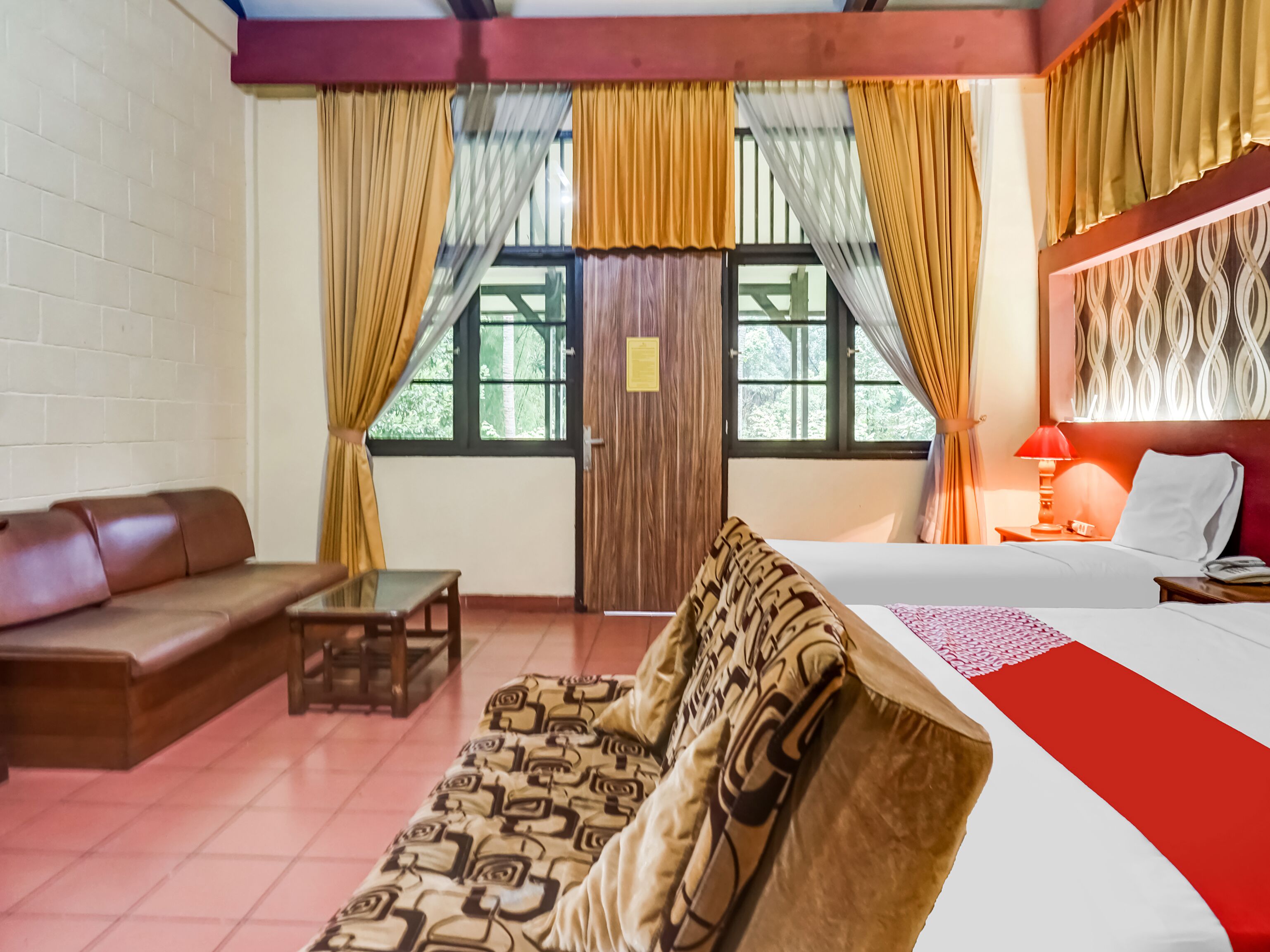 family studio suite | desk, free wifi, bed sheets