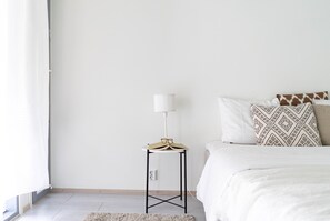 Iron/ironing board, travel cot, free WiFi