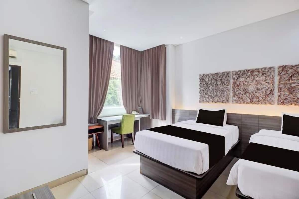 2 bedrooms, desk, laptop workspace, free WiFi