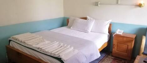 Triple Room | Iron/ironing board, free WiFi