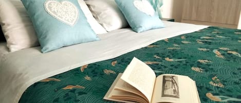 2 bedrooms, desk, iron/ironing board, travel cot