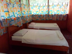 Basic Double Room | Bed sheets - Centro espiritual luz del amazonas  (Iquitos)