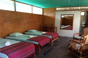 Basic Triple Room | Bed sheets - Centro espiritual luz del amazonas  (Iquitos)