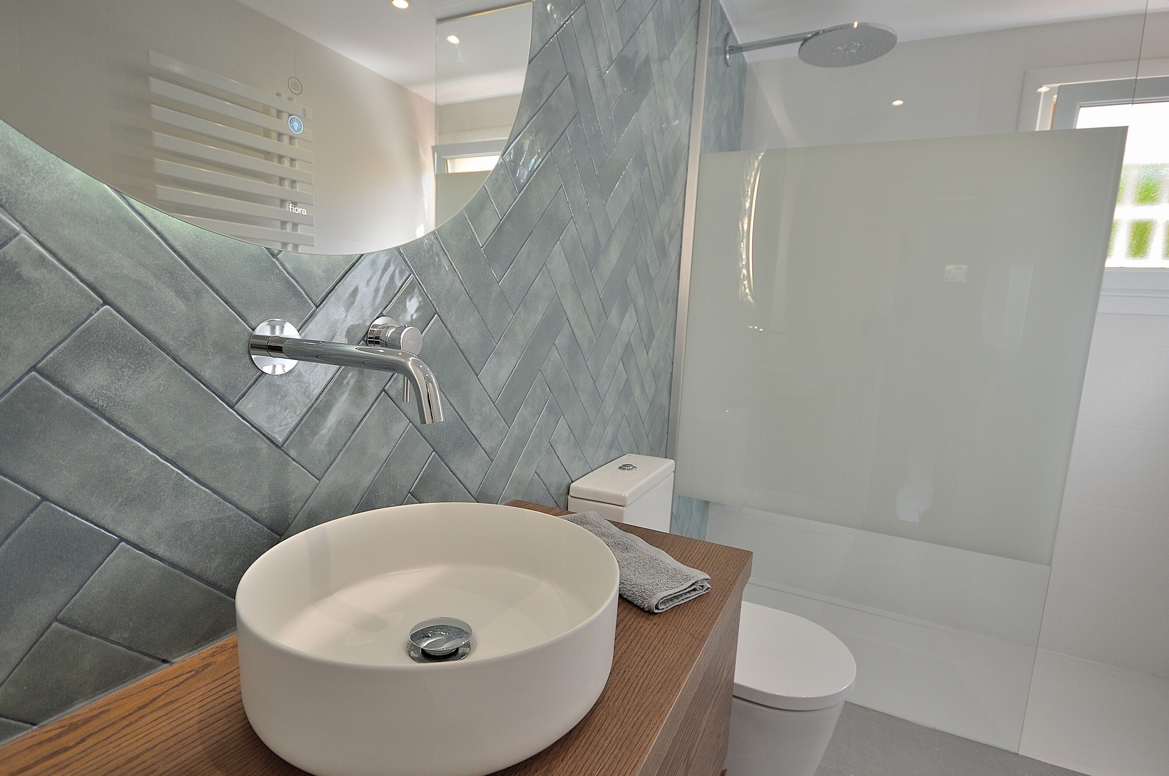 Bathtub, hair dryer, towels