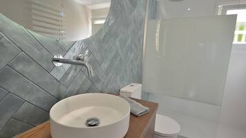 Bathtub, hair dryer, towels