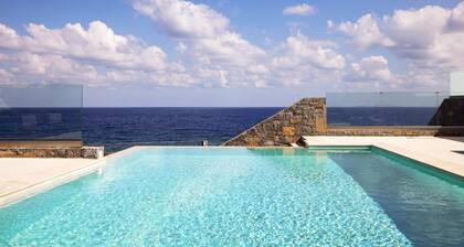 Kalloni - Beautiful Waterfront 3 bed Room Villa