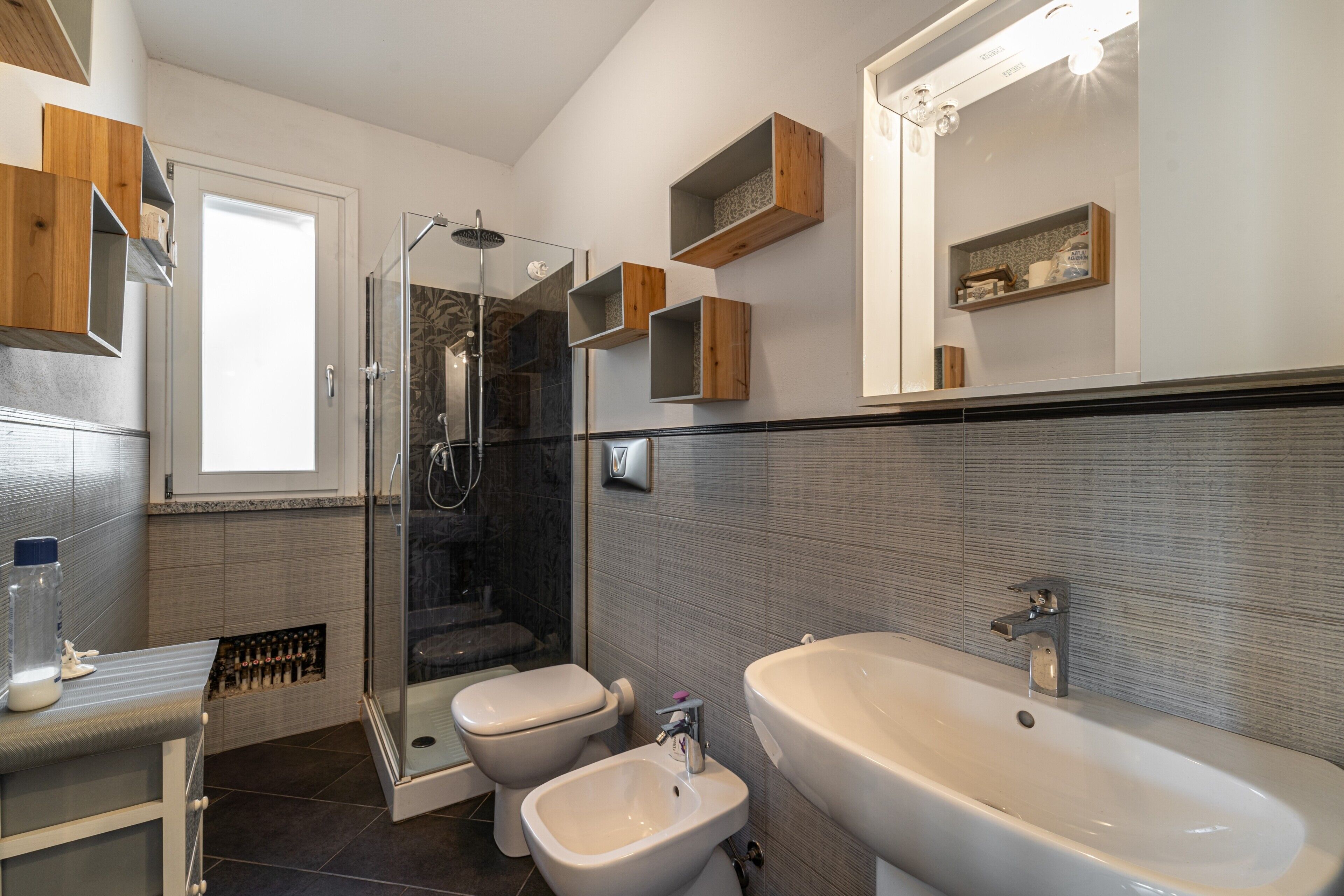 Shower, towels