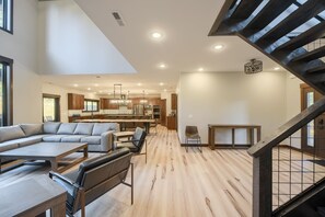 Smart TV y chimenea 