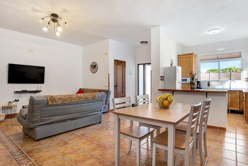 Holiday Home 'Los Olivos' with Private Pool, Wi-Fi and Air Conditioning