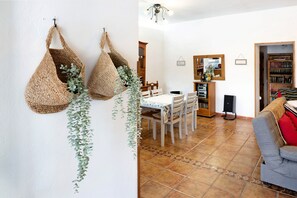 Interior - Holiday Home 'Los Olivos' with Private Pool, Wi-Fi and Air Conditioning (Barbate)