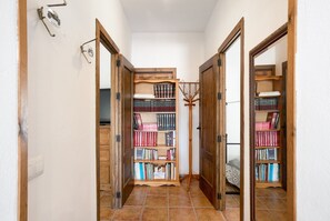 Interior - Holiday Home 'Los Olivos' with Private Pool, Wi-Fi and Air Conditioning (Barbate)