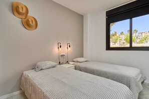 2 bedrooms, iron/ironing board, free WiFi, bed sheets - '2-Bedroom Apartment with Seaview', Wi-Fi and Air Conditioning (Nerja)