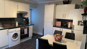Cottage | Private kitchen | Fridge, microwave, oven, stovetop