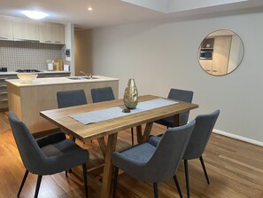 Dining - Bannister Apartment in vibrant central Fremantle. Parking, WiFi, Smart tv's (Fremantle)