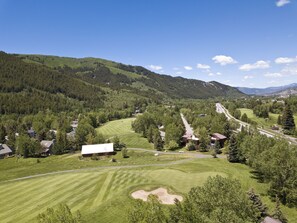 Golf - Updated Townhome | Hot Tub | Shuttle to Slopes (Avon)