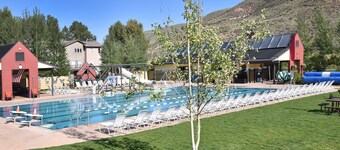 Updated Townhome | Hot Tub | Shuttle to Slopes