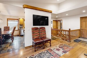 Interior - Hot Tub, Outdoor Fireplace, Pool Table, Washer & Dryer (Pagosa Springs)