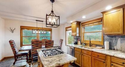 Hot Tub, Outdoor Fireplace, Pool Table, Washer & Dryer