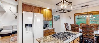 Hot Tub, Outdoor Fireplace, Pool Table, Washer & Dryer