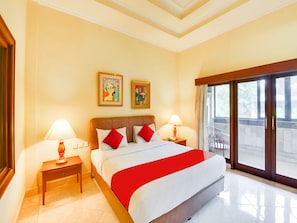 Deluxe Double Room - Super OYO Townhouse Oak Maxi Hotel Legian (Kuta)
