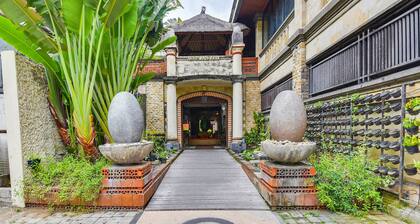 Super OYO Townhouse Oak Maxi Hotel Legian