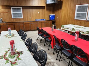 Dining - 1960's Ranch House NO CLEANING FEE (Dana)