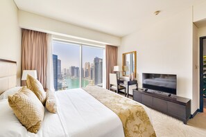 Deluxe 2BR Suite | In-room safe, desk, iron/ironing board, travel crib - Address Dubai Marina Residences (Dubai)