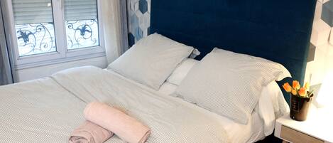 2 slaapkamers, een strijkplank/strijkijzer, gratis wifi, beddengoed