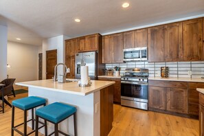 Fridge, microwave, oven, stovetop - Amazing Mountain Views from Private Balcony, World-Class Skiing Nearby! (Silverthorne)
