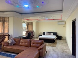 Presidential Room | In-room safe, individually decorated, individually furnished, desk - Hotel Mariador Palace (Conakry)