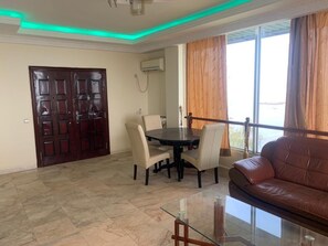 Presidential Room | Living area
