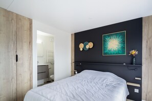 2 bedrooms, iron/ironing board, free WiFi