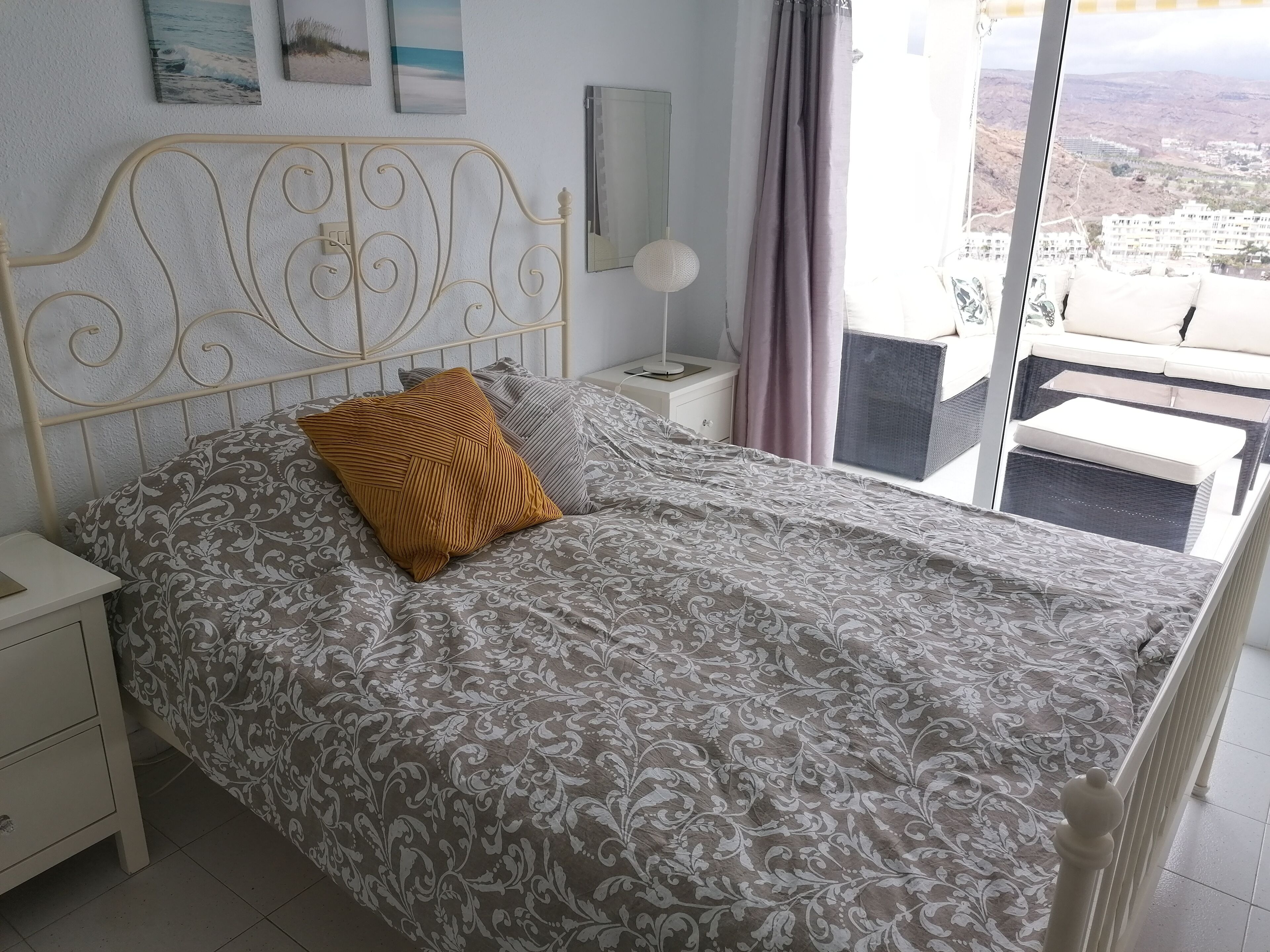 1 slaapkamer, een kluis op de kamer, een strijkplank/strijkijzer