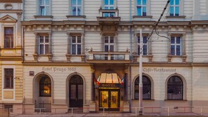A historic building with a prominent entrance labeled "Hotel Bräu 1885" and "Cafe-Restaurant" on the right. - Hotel Praga 1885 (Prague)