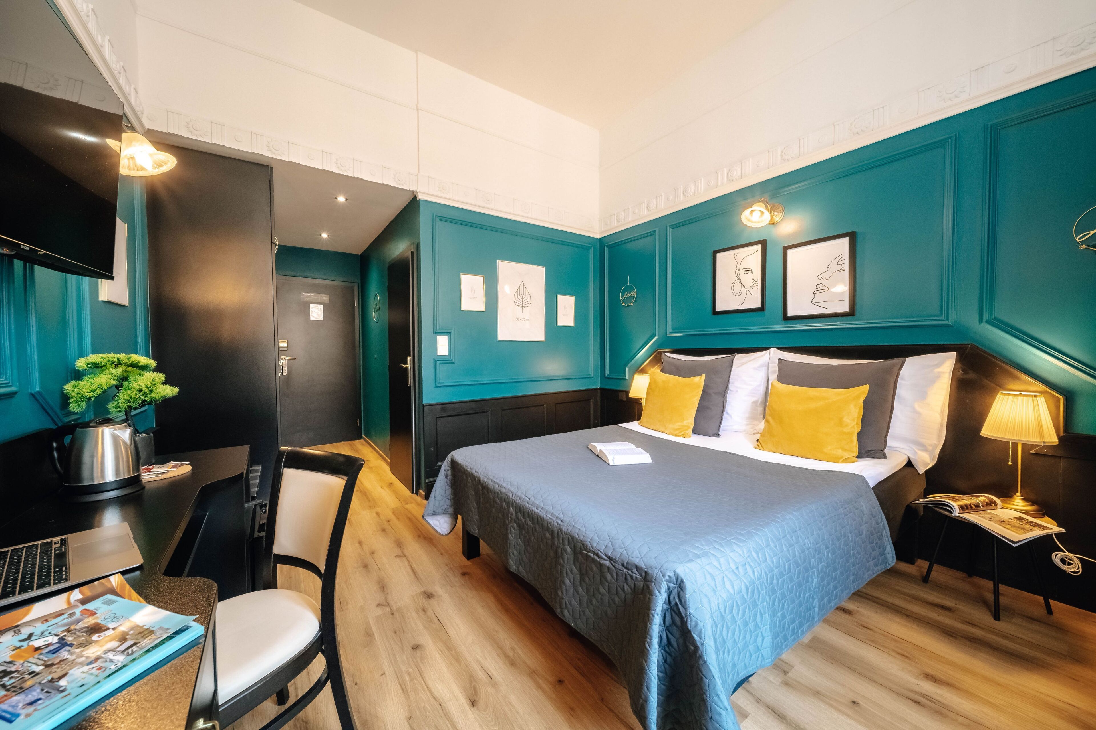 Deluxe Double Room | Hypo-allergenic bedding, minibar, in-room safe, desk